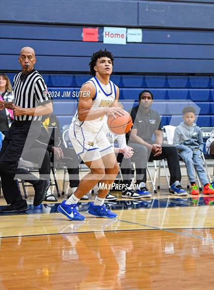 Thumbnail 2 in Chapel Hill vs Washington (UIL 4A Reg III Semifinal) photogallery.