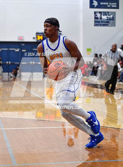 Thumbnail 2 in Chapel Hill vs Washington (UIL 4A Reg III Semifinal) photogallery.