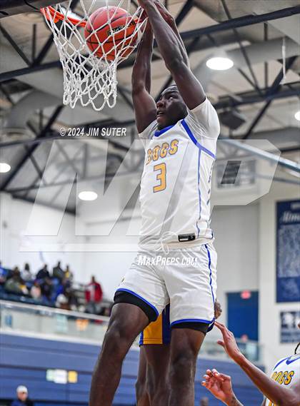 Thumbnail 3 in Chapel Hill vs Washington (UIL 4A Reg III Semifinal) photogallery.