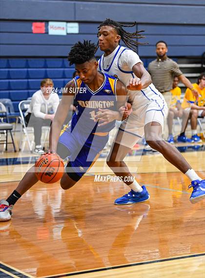 Thumbnail 2 in Chapel Hill vs Washington (UIL 4A Reg III Semifinal) photogallery.