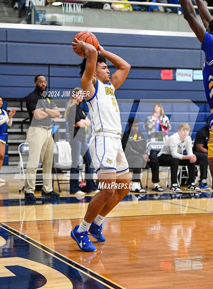 Thumbnail 2 in Chapel Hill vs Washington (UIL 4A Reg III Semifinal) photogallery.