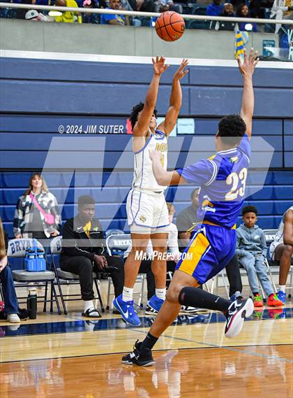 Thumbnail 2 in Chapel Hill vs Washington (UIL 4A Reg III Semifinal) photogallery.