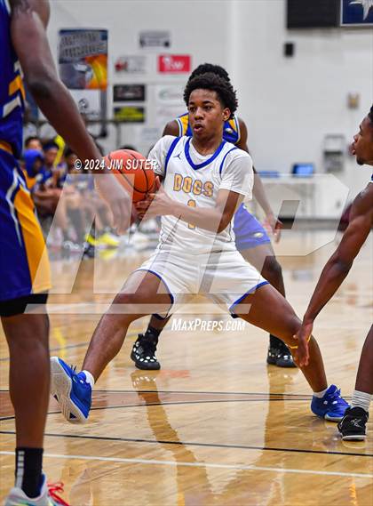 Thumbnail 2 in Chapel Hill vs Washington (UIL 4A Reg III Semifinal) photogallery.