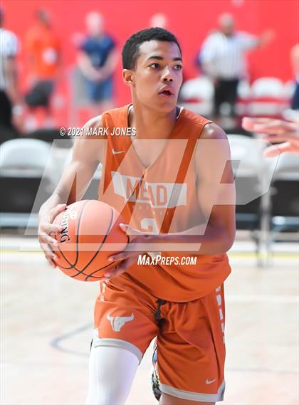 Thumbnail 3 in Village Christian vs. Mead - Section 7 Basketball Tournament photogallery.