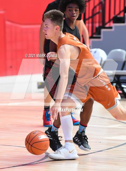 Thumbnail 1 in Village Christian vs. Mead - Section 7 Basketball Tournament photogallery.