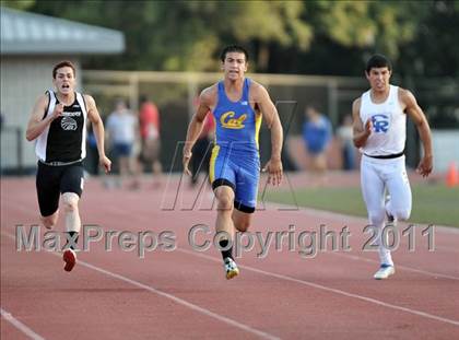 Thumbnail 2 in Del Rio League Varsity Track Finals photogallery.