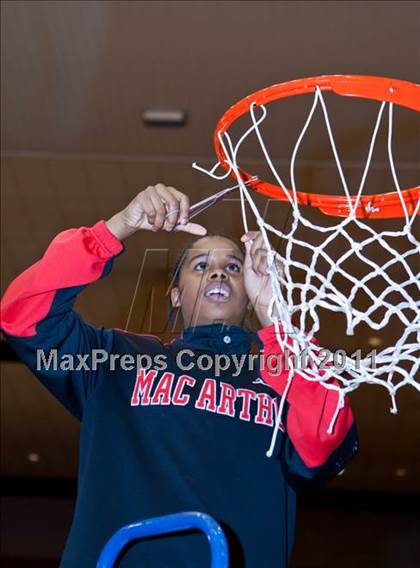 Thumbnail 2 in Midland vs. MacArthur (5A Regional Final Playoffs) photogallery.