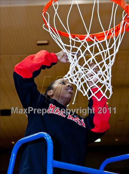 Thumbnail 1 in Midland vs. MacArthur (5A Regional Final Playoffs) photogallery.