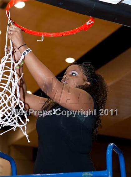Thumbnail 2 in Midland vs. MacArthur (5A Regional Final Playoffs) photogallery.
