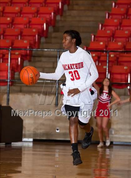 Thumbnail 1 in Midland vs. MacArthur (5A Regional Final Playoffs) photogallery.