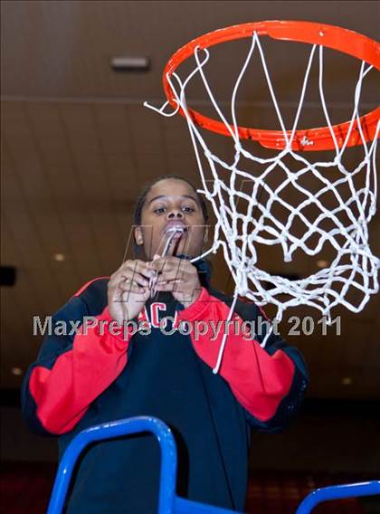Thumbnail 1 in Midland vs. MacArthur (5A Regional Final Playoffs) photogallery.