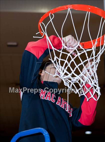 Thumbnail 2 in Midland vs. MacArthur (5A Regional Final Playoffs) photogallery.