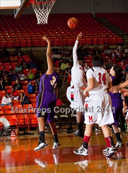 Thumbnail 3 in Midland vs. MacArthur (5A Regional Final Playoffs) photogallery.