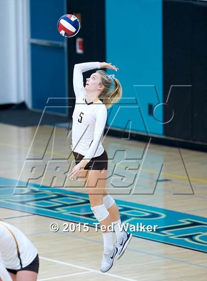 Thumbnail 1 in Saint Francis vs. Presentation (CIF CCS D2 Semifinal) photogallery.