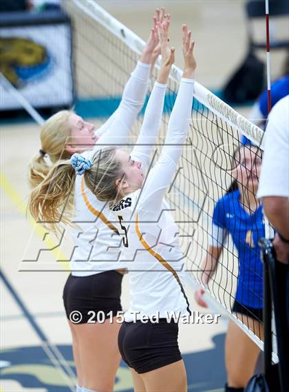 Thumbnail 1 in Saint Francis vs. Presentation (CIF CCS D2 Semifinal) photogallery.