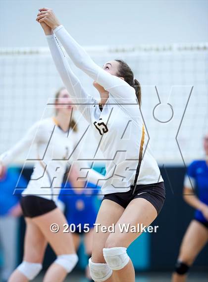Thumbnail 1 in Saint Francis vs. Presentation (CIF CCS D2 Semifinal) photogallery.