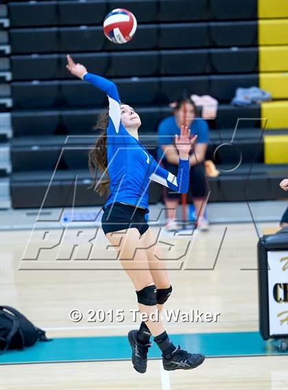 Thumbnail 1 in Saint Francis vs. Presentation (CIF CCS D2 Semifinal) photogallery.
