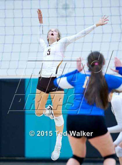 Thumbnail 3 in Saint Francis vs. Presentation (CIF CCS D2 Semifinal) photogallery.