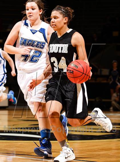 Thumbnail 3 in Pueblo South vs. Broomfield (CHSAA 4A Final Four) photogallery.