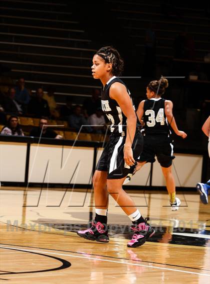 Thumbnail 1 in Pueblo South vs. Broomfield (CHSAA 4A Final Four) photogallery.