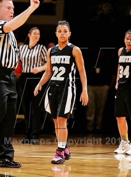 Thumbnail 2 in Pueblo South vs. Broomfield (CHSAA 4A Final Four) photogallery.