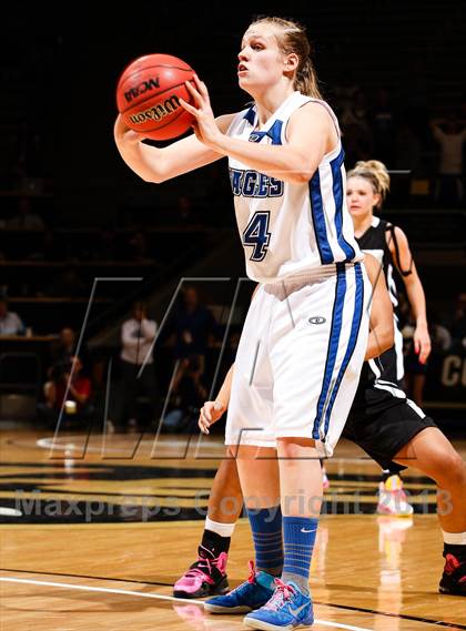 Thumbnail 3 in Pueblo South vs. Broomfield (CHSAA 4A Final Four) photogallery.