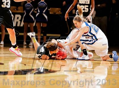 Thumbnail 3 in Pueblo South vs. Broomfield (CHSAA 4A Final Four) photogallery.