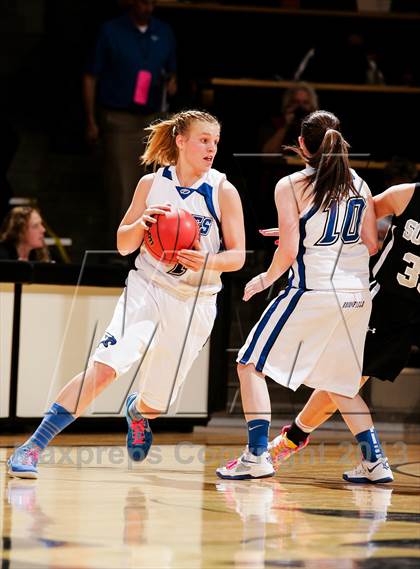 Thumbnail 2 in Pueblo South vs. Broomfield (CHSAA 4A Final Four) photogallery.