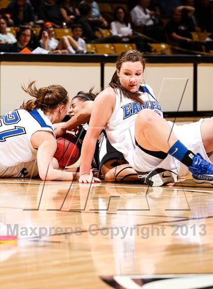 Thumbnail 3 in Pueblo South vs. Broomfield (CHSAA 4A Final Four) photogallery.