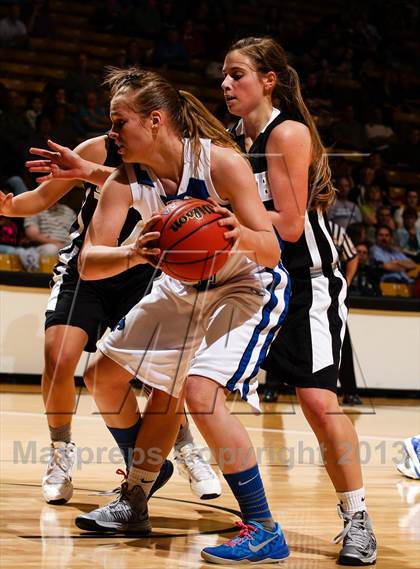 Thumbnail 2 in Pueblo South vs. Broomfield (CHSAA 4A Final Four) photogallery.