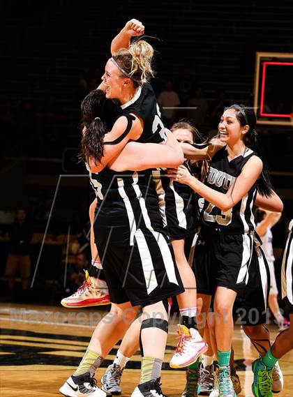 Thumbnail 1 in Pueblo South vs. Broomfield (CHSAA 4A Final Four) photogallery.