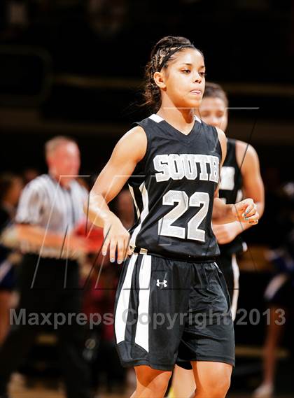 Thumbnail 3 in Pueblo South vs. Broomfield (CHSAA 4A Final Four) photogallery.