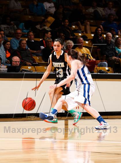 Thumbnail 1 in Pueblo South vs. Broomfield (CHSAA 4A Final Four) photogallery.