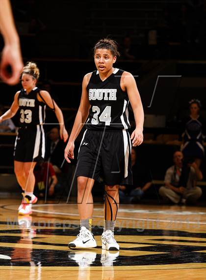 Thumbnail 2 in Pueblo South vs. Broomfield (CHSAA 4A Final Four) photogallery.