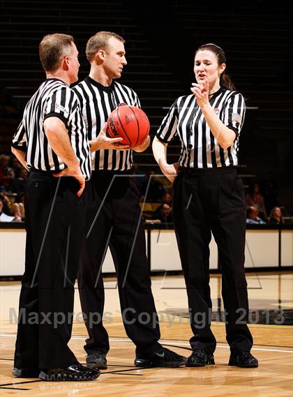 Thumbnail 1 in Pueblo South vs. Broomfield (CHSAA 4A Final Four) photogallery.