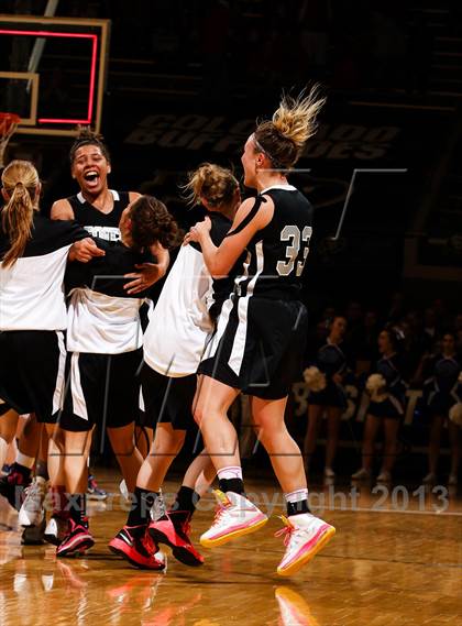 Thumbnail 2 in Pueblo South vs. Broomfield (CHSAA 4A Final Four) photogallery.