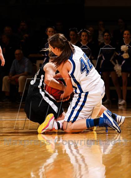 Thumbnail 3 in Pueblo South vs. Broomfield (CHSAA 4A Final Four) photogallery.