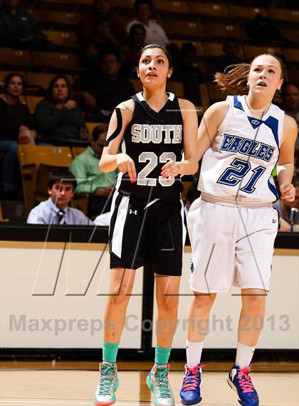Thumbnail 2 in Pueblo South vs. Broomfield (CHSAA 4A Final Four) photogallery.