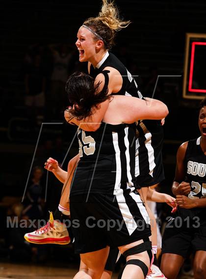 Thumbnail 3 in Pueblo South vs. Broomfield (CHSAA 4A Final Four) photogallery.