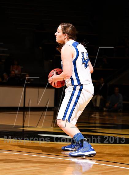 Thumbnail 3 in Pueblo South vs. Broomfield (CHSAA 4A Final Four) photogallery.