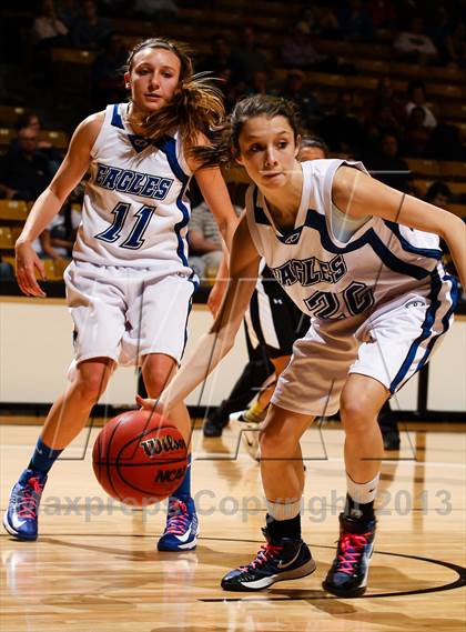 Thumbnail 3 in Pueblo South vs. Broomfield (CHSAA 4A Final Four) photogallery.