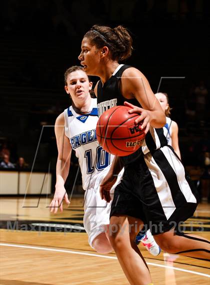 Thumbnail 2 in Pueblo South vs. Broomfield (CHSAA 4A Final Four) photogallery.