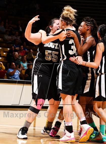Thumbnail 3 in Pueblo South vs. Broomfield (CHSAA 4A Final Four) photogallery.