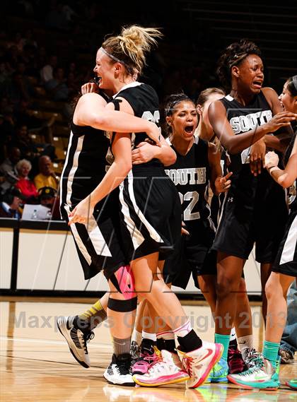 Thumbnail 1 in Pueblo South vs. Broomfield (CHSAA 4A Final Four) photogallery.