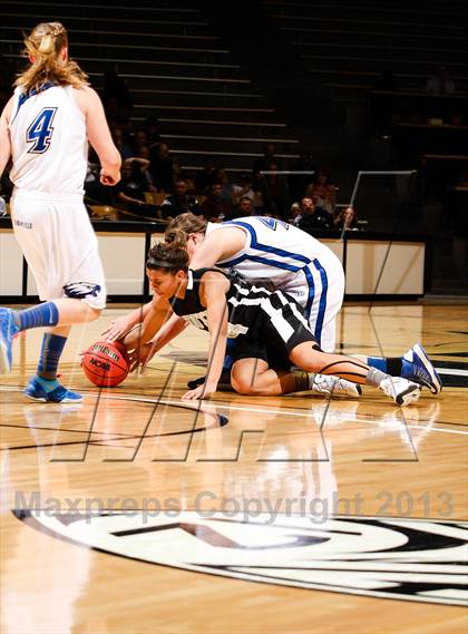 Thumbnail 2 in Pueblo South vs. Broomfield (CHSAA 4A Final Four) photogallery.