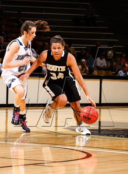 Thumbnail 2 in Pueblo South vs. Broomfield (CHSAA 4A Final Four) photogallery.