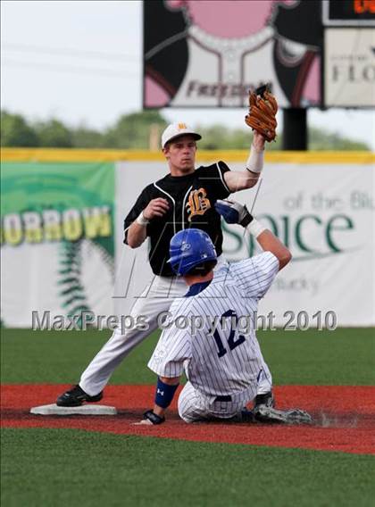 Thumbnail 1 in Bellevue vs. Covington Catholic (9th Region Tournament) photogallery.