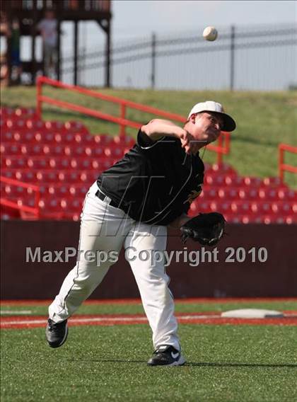 Thumbnail 3 in Bellevue vs. Covington Catholic (9th Region Tournament) photogallery.