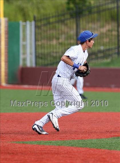 Thumbnail 3 in Bellevue vs. Covington Catholic (9th Region Tournament) photogallery.