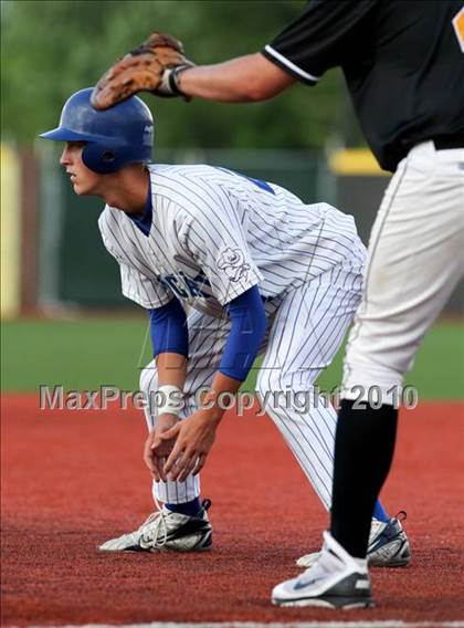 Thumbnail 2 in Bellevue vs. Covington Catholic (9th Region Tournament) photogallery.